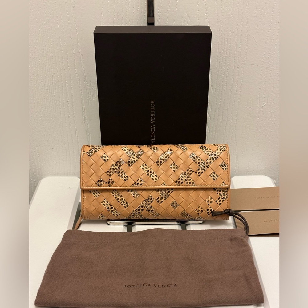 ✨Authentic Bottega Veneta Wallet ✨